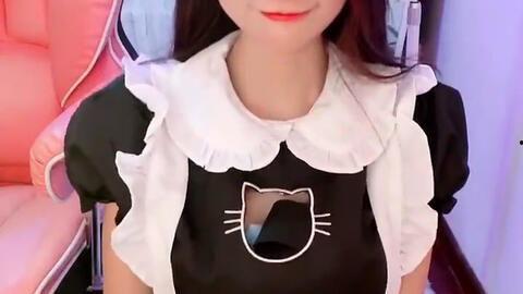 小萝莉吃瓜搞笑视频,萌态百出笑翻网友