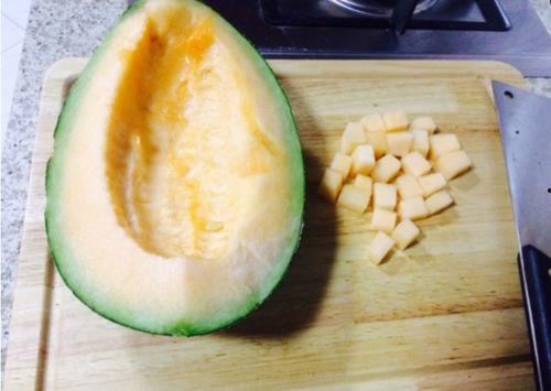 长颈鹿吃哈密瓜视频大全,哈密瓜视频大全趣味盘点