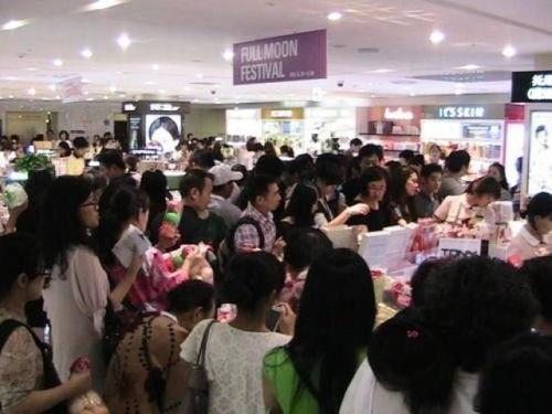 宁波吃瓜群众被撞视频,吃瓜群众被撞瞬间引发关注